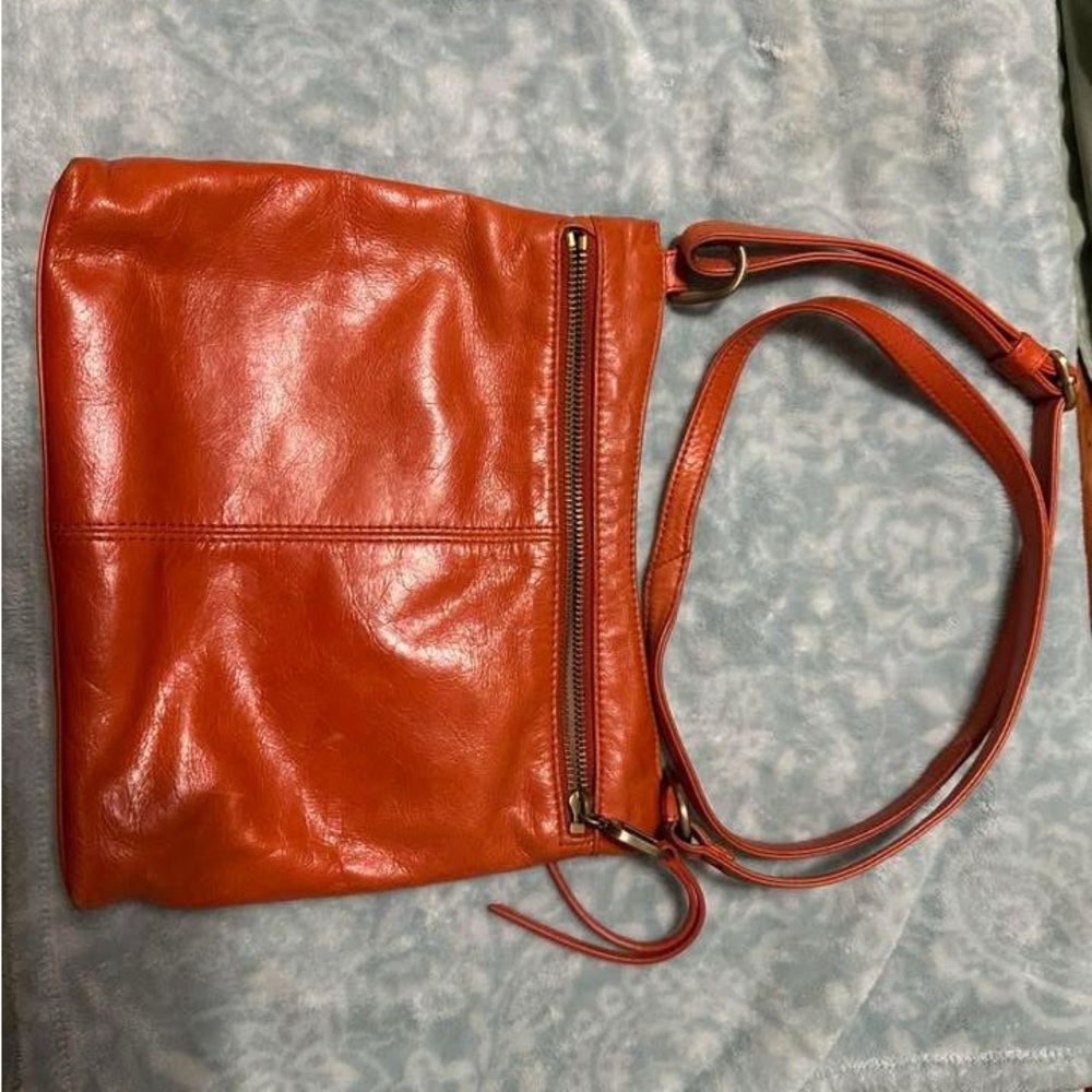 HOBO Cambel Crossbody in Polished Leather Color - Marigold
